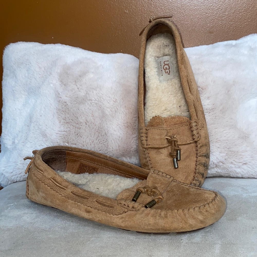 💛 Ugg Moccasin Shoes 💛